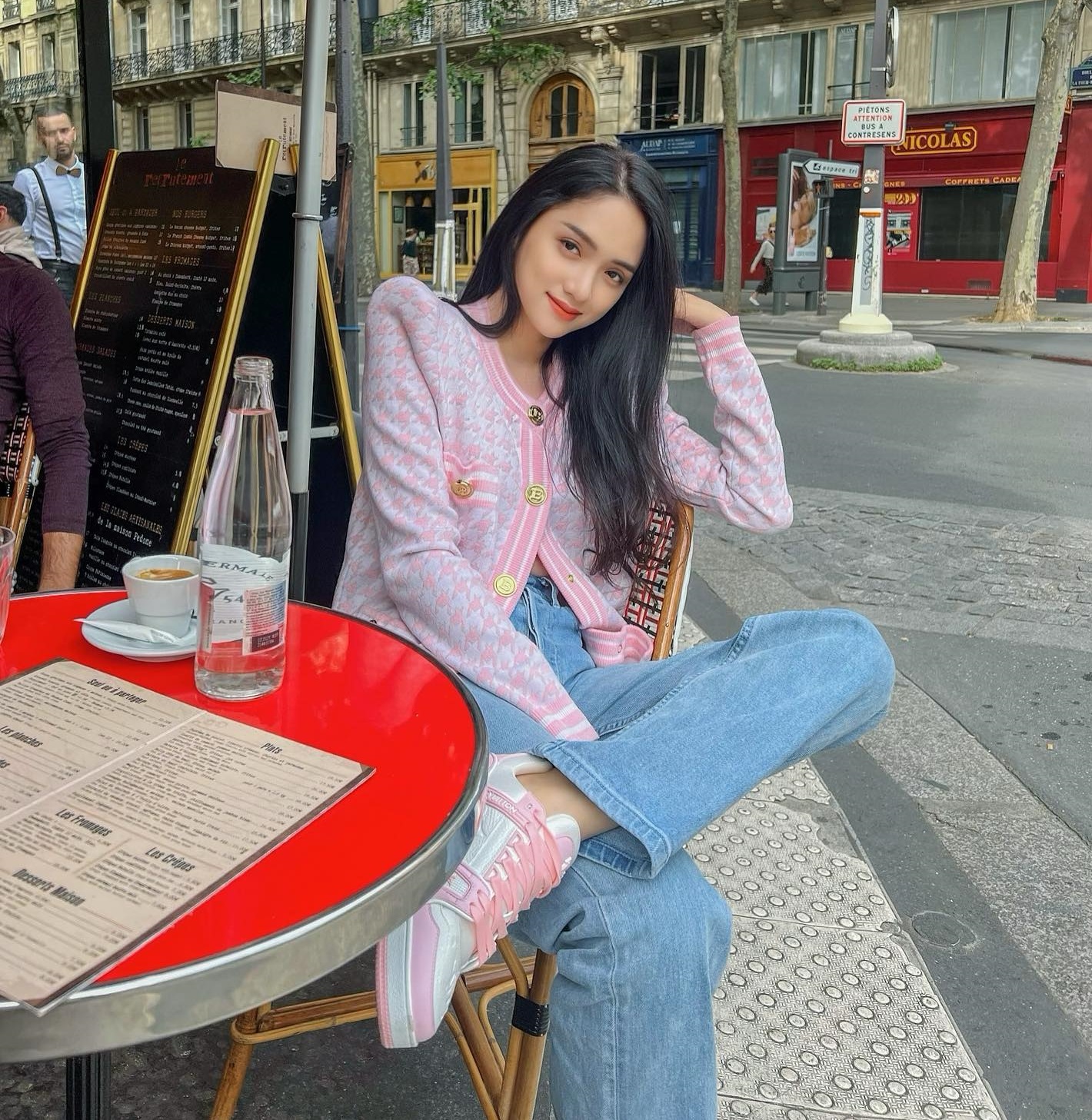 Tham khảo 10 cách diện trang phục màu nổi của sao Việt-6