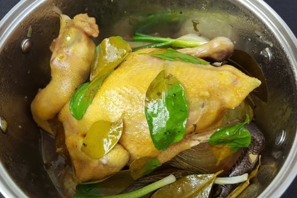 Bí quyết luộc gà không nứt da, rơi chân, chín vừa tới-4