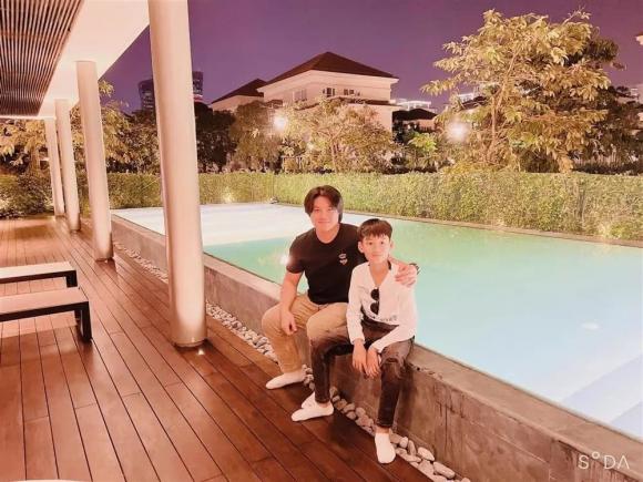 Chồng cũ Lệ Quyên khoe ảnh 2 con check-in biệt thự mới cực sang chảnh-1