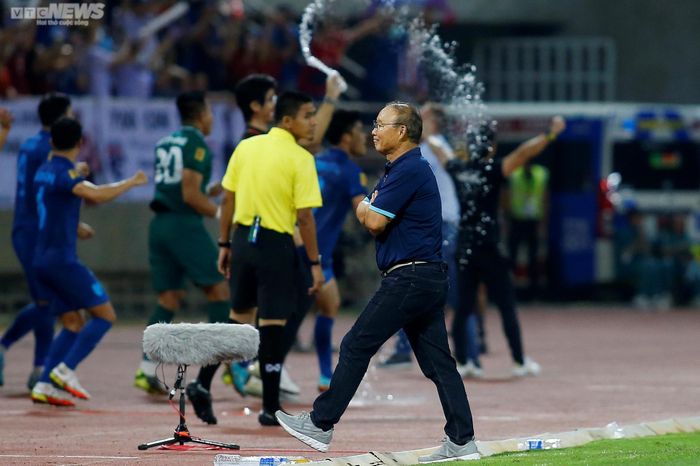 Trọn vẹn cảm xúc của HLV Park Hang Seo trong ngày chia tay tuyển Việt Nam-16