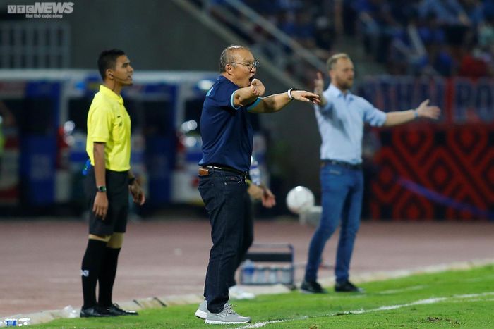Trọn vẹn cảm xúc của HLV Park Hang Seo trong ngày chia tay tuyển Việt Nam-13