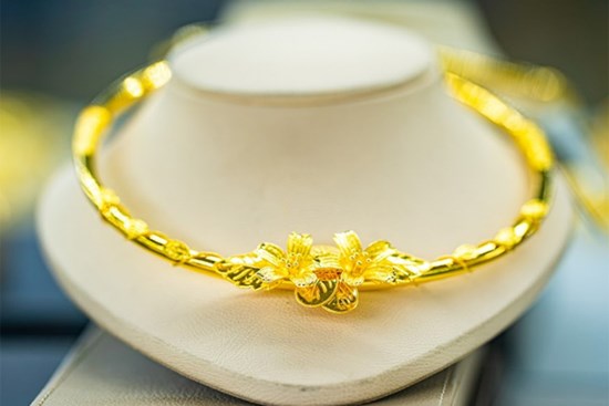 Giá vàng hôm nay 17/1: Thận trọng trước đà tăng giá