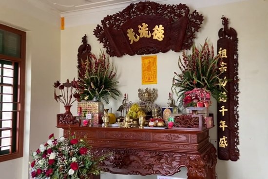 8 loại hoa không nên cắm trên bàn thờ Tết Quý Mão: Số 2 đẹp nhưng xui xẻo mà nhiều nhà phạm phải