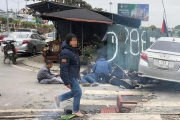 Giải cứu cháu bé 11 tuổi bị cửa cuốn bàn tay-2