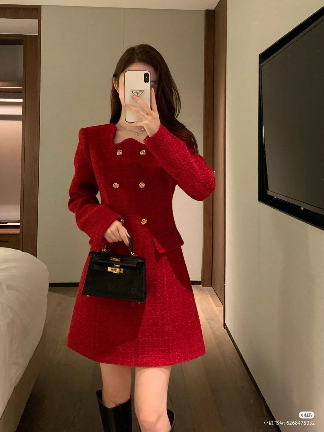 10 set đồ đỏ rực rỡ cho nàng diện chơi Tết Quý Mão 2023-3