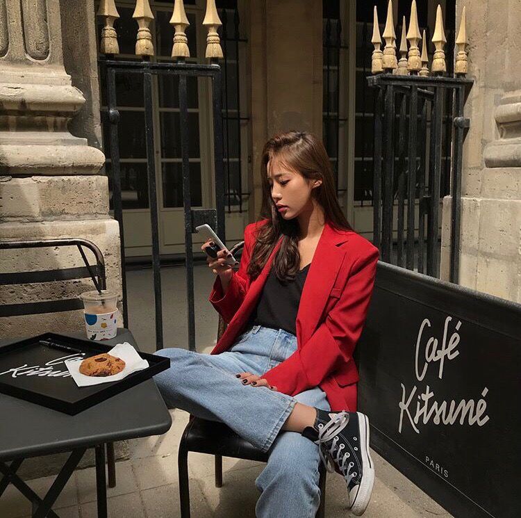 10 set đồ đỏ rực rỡ cho nàng diện chơi Tết Quý Mão 2023-4