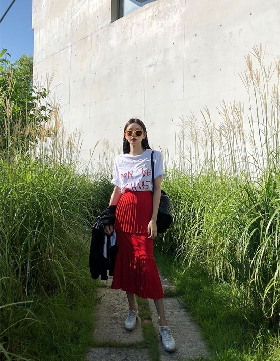 10 set đồ đỏ rực rỡ cho nàng diện chơi Tết Quý Mão 2023-9