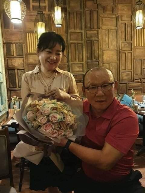 HLV Park Hang Seo và hôn nhân đẹp - bền - uy tín với bà xã-6