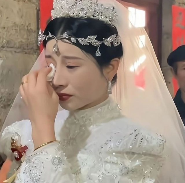 Bật khóc trong đám cưới, cô dâu thừa nhận mình không có tình yêu với chồng-2