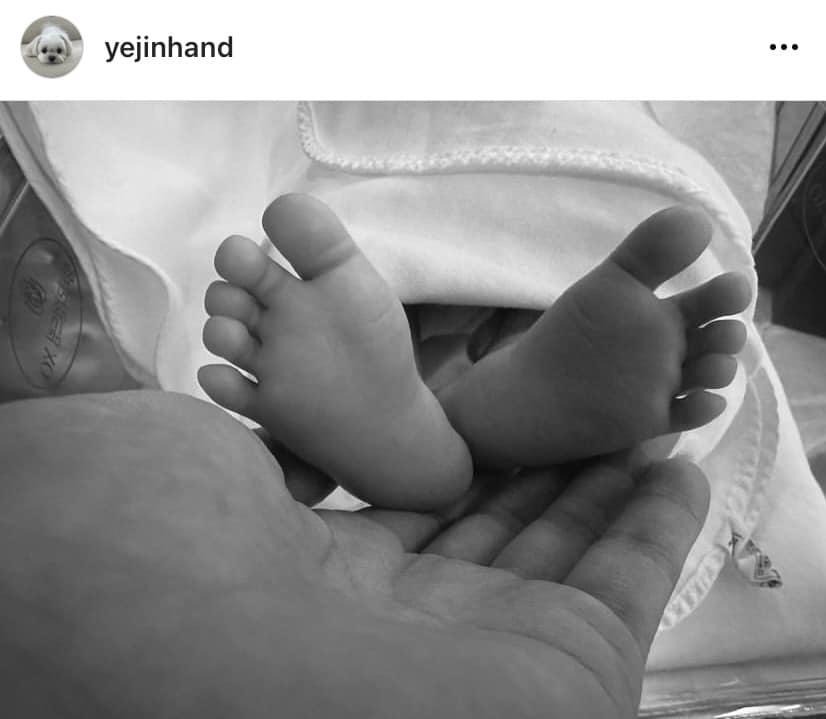 Hình ảnh hiếm hoi của quý tử nhà Hyun Bin và Son Ye Jin-1