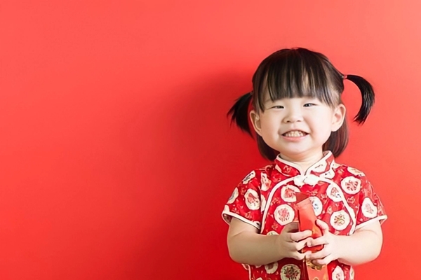 Sao lì xì của cậu lại nhiều hơn của tớ nhỉ? – Câu nói của con khiến tôi muốn độn thổ ở nhà sếp-2