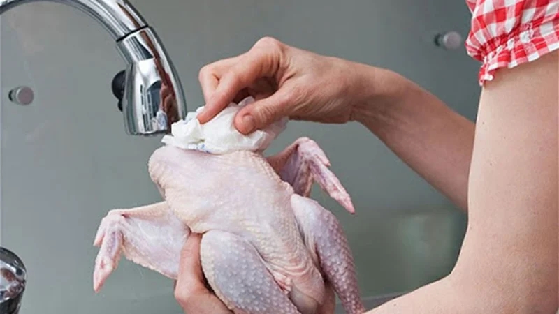 Gà cúng luộc bao nhiêu phút để không bị nứt da: Học thêm chiêu này để gà vàng ươm, căng bóng-2