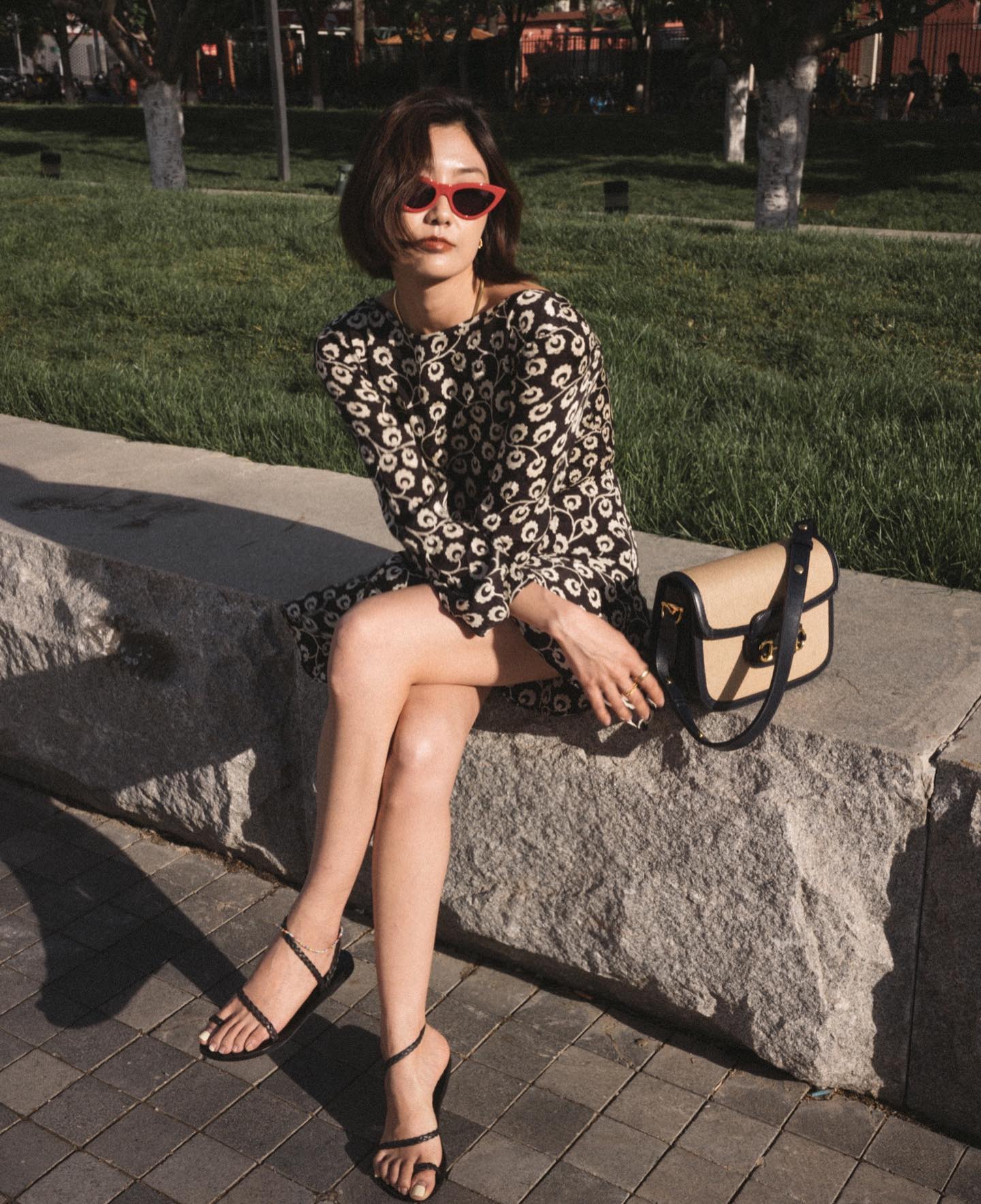 5 kiểu giày phù hợp để diện cùng váy liền-8