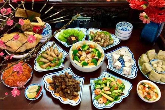 Hướng dẫn chuẩn bị mâm cúng tất niên 30 Tết đầy đủ, ấm cúng đón năm mới 2023