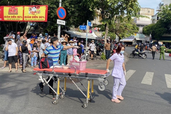 Nạn nhân tử vong trong vụ sập cửa hàng Circle K ở TP HCM là nữ sinh lớp 9, hé lộ nguyên nhân gây sập-4
