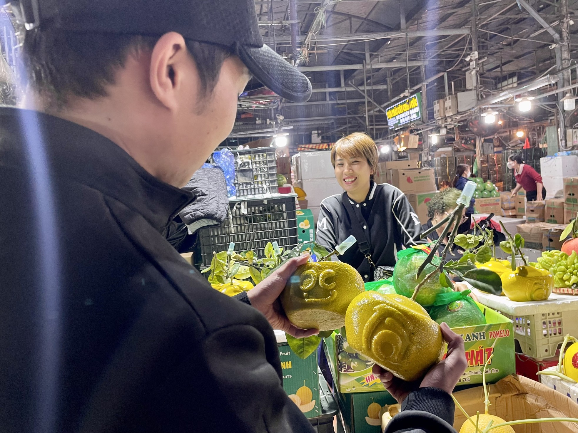 Dưa kim cô nương thư pháp, bưởi thỏi vàng, hồ lô độc lạ đổ bộ Hà Nội-4