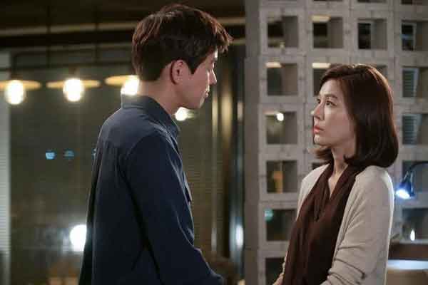 Lúc định sang tên sổ đỏ cho con út, con cả nói một câu khiến tôi choáng váng-2