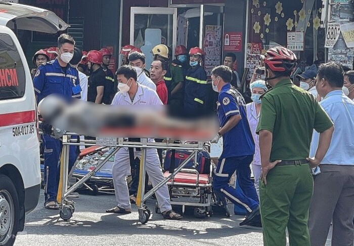 Nạn nhân tử vong trong vụ sập cửa hàng Circle K ở TP HCM là nữ sinh lớp 9, hé lộ nguyên nhân gây sập-3