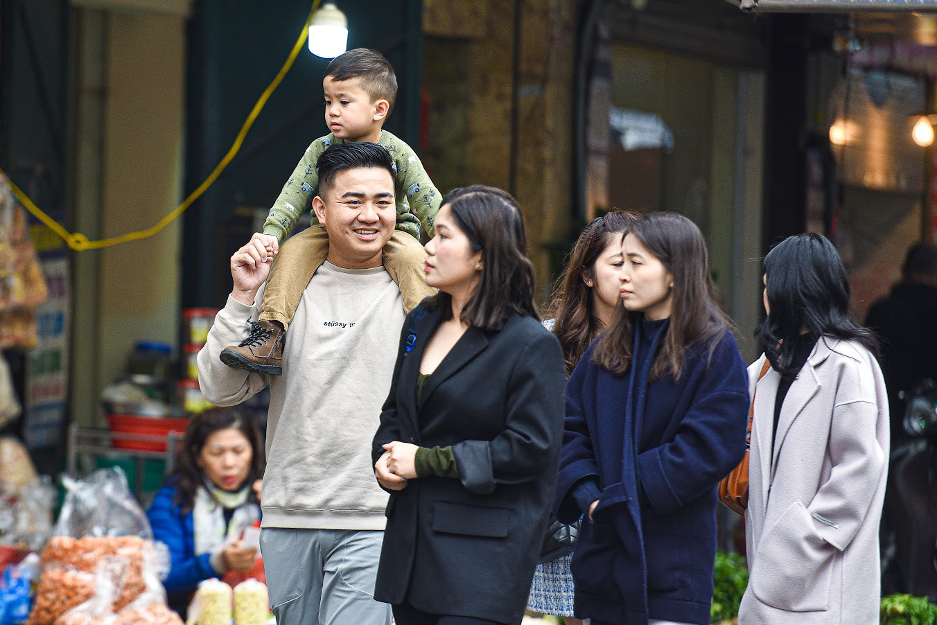 Chợ nhà giàu Hà Nội tấp nập ngày giáp Tết, khách bước chân vào rút ví mỏi tay-2