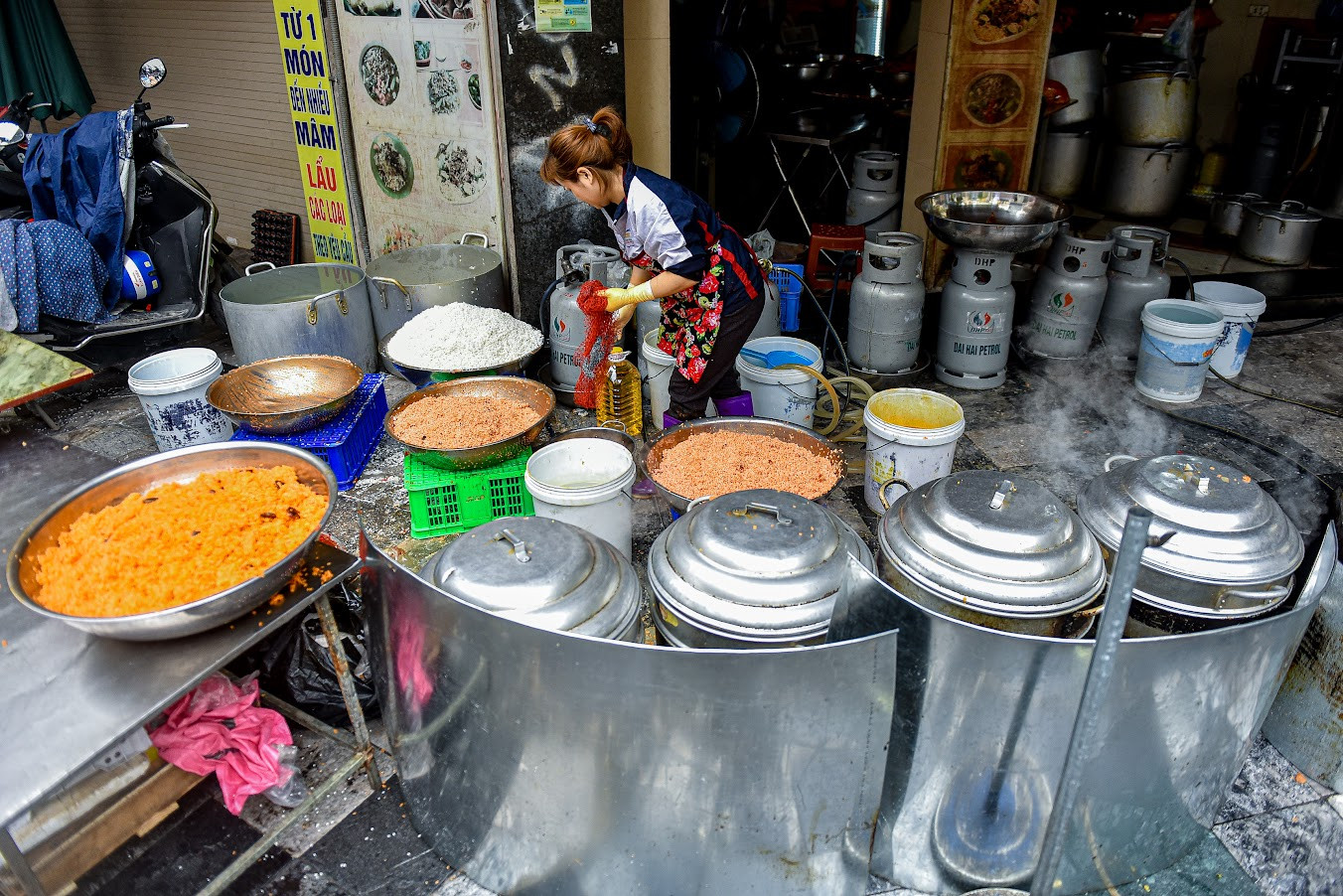 Chợ nhà giàu Hà Nội tấp nập ngày giáp Tết, khách bước chân vào rút ví mỏi tay-5