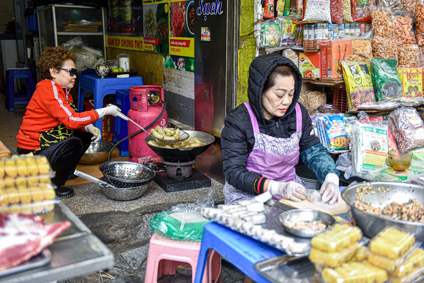 Chợ nhà giàu Hà Nội tấp nập ngày giáp Tết, khách bước chân vào rút ví mỏi tay-11