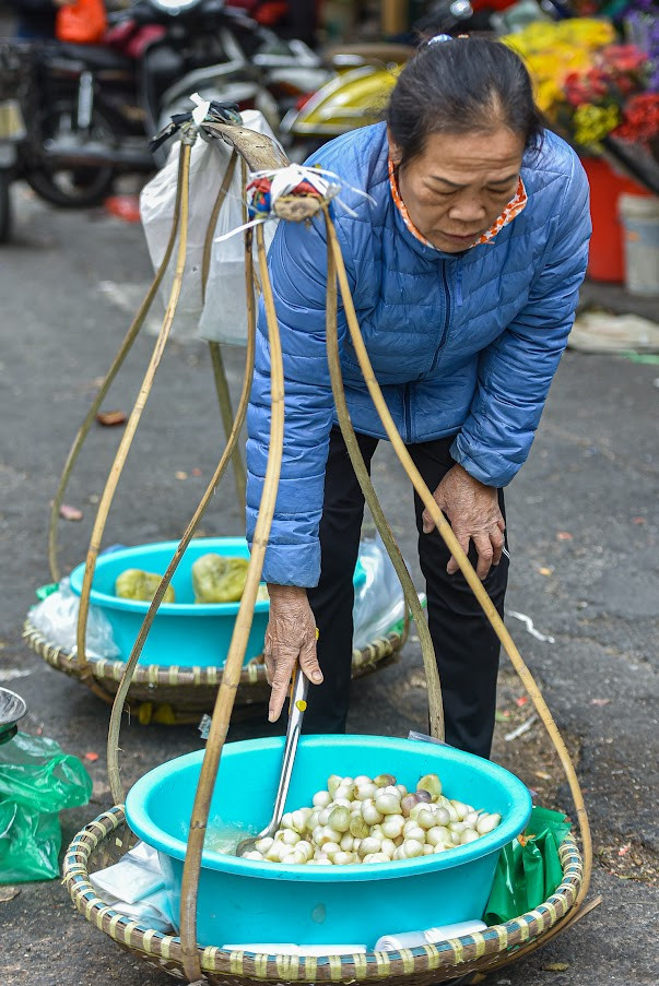 Chợ nhà giàu Hà Nội tấp nập ngày giáp Tết, khách bước chân vào rút ví mỏi tay-12