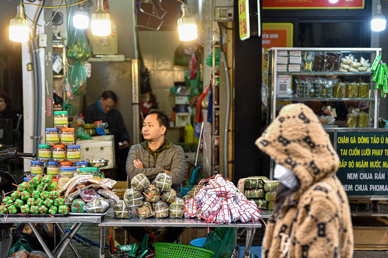 Chợ nhà giàu Hà Nội tấp nập ngày giáp Tết, khách bước chân vào rút ví mỏi tay-13