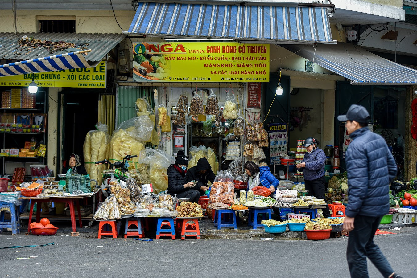Chợ nhà giàu Hà Nội tấp nập ngày giáp Tết, khách bước chân vào rút ví mỏi tay-16