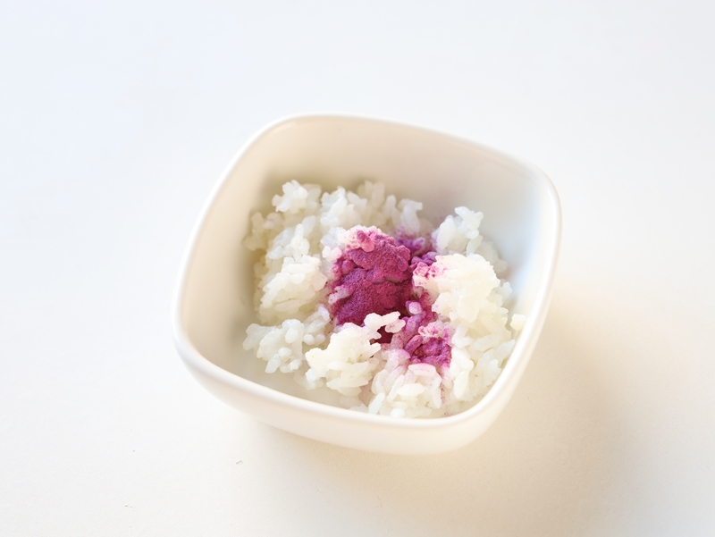 Tết này thử làm hoa bánh tráng chiên, đảm bảo mâm cỗ muôn phần đẹp hơn!-1