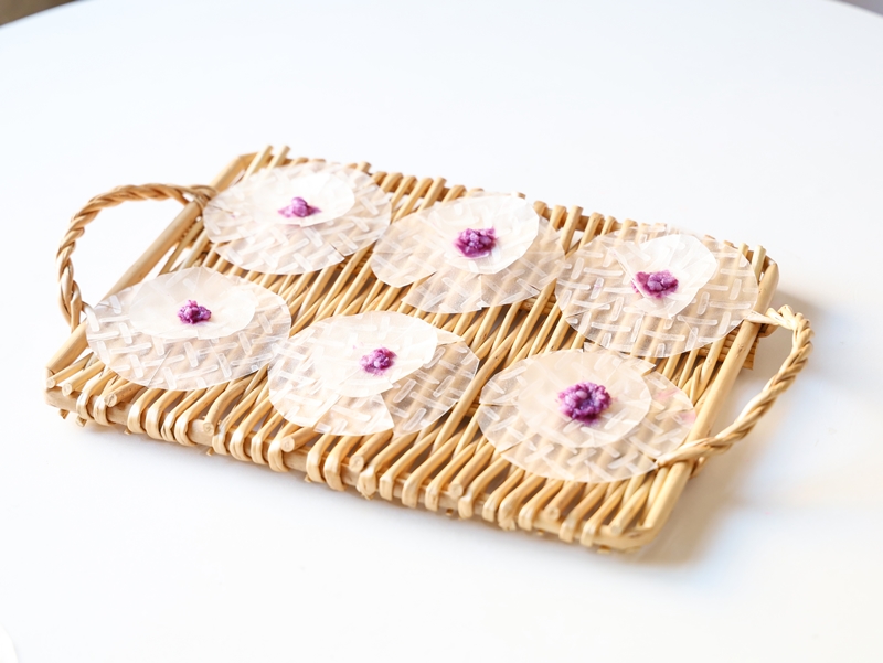 Tết này thử làm hoa bánh tráng chiên, đảm bảo mâm cỗ muôn phần đẹp hơn!-3