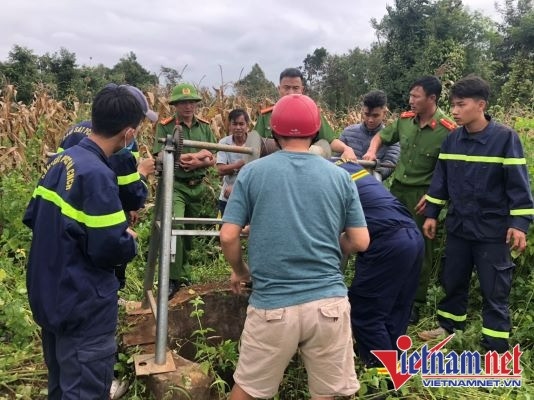 Giải cứu thành công người đàn ông sau 4 ngày rơi xuống giếng sâu 25m-1