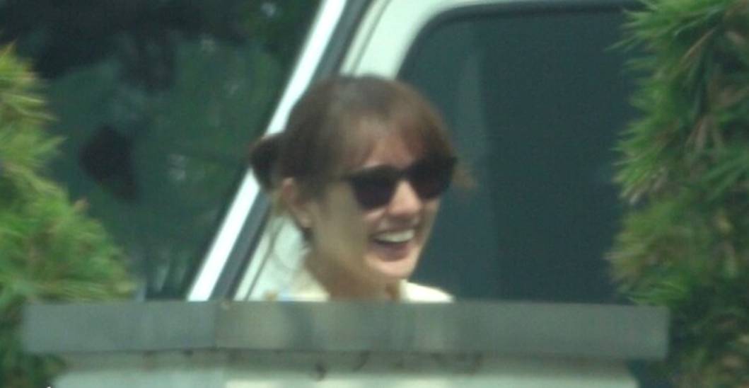 Rộ hình ảnh Sơn Tùng - Hải Tú vui vẻ đi mua sắm ngày giáp Tết, còn có sự xuất hiện của thành viên mới-7