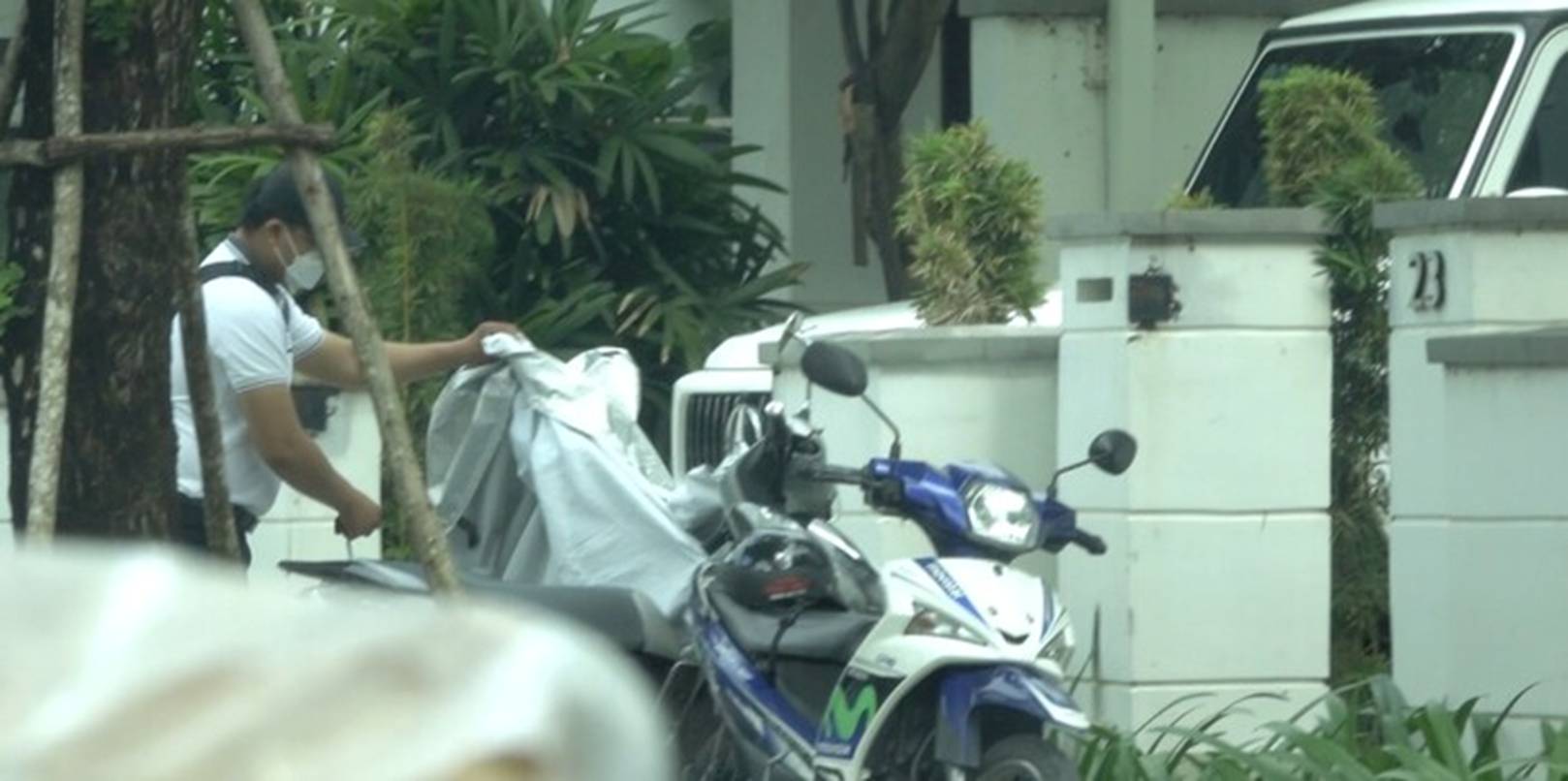 Rộ hình ảnh Sơn Tùng - Hải Tú vui vẻ đi mua sắm ngày giáp Tết, còn có sự xuất hiện của thành viên mới-8