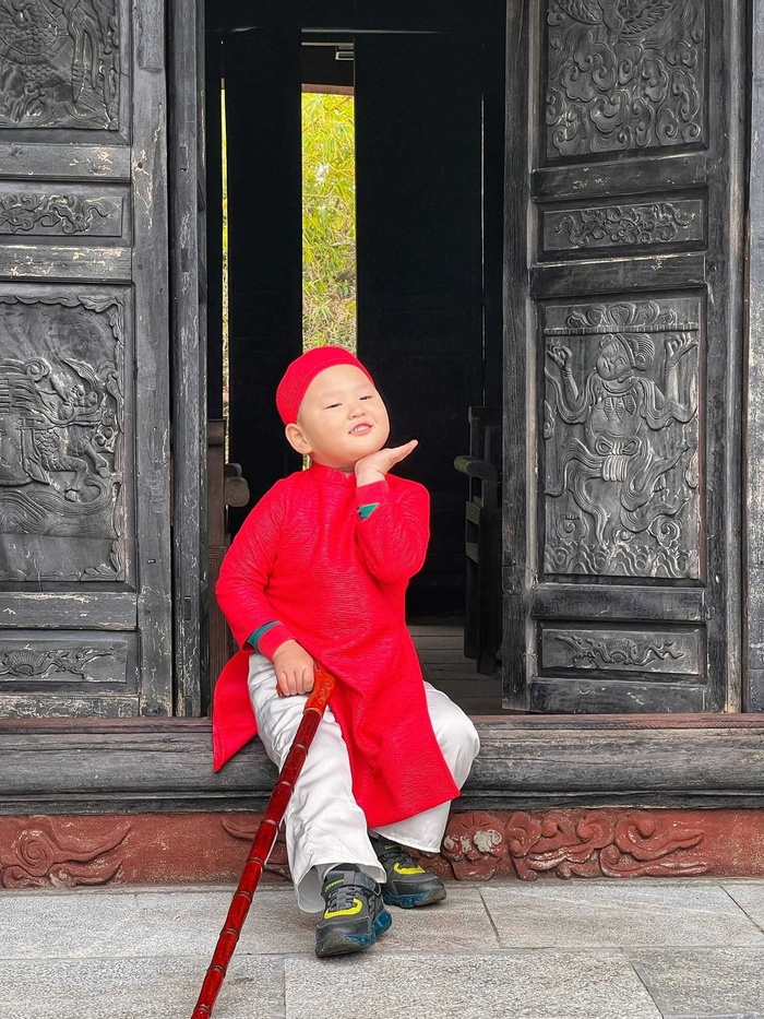Con trai Trà My Idol chụp ảnh áo dài Tết, dáng như phú ông, bị mẹ lộ một chi tiết nghe xong cười muốn xỉu-7