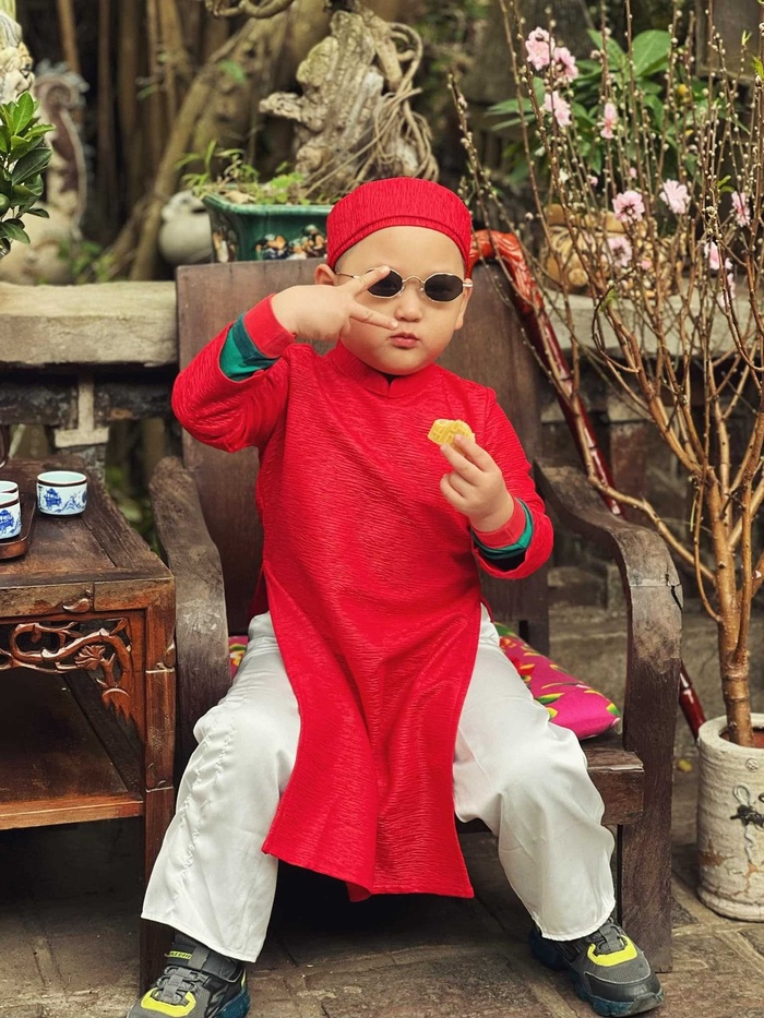 Con trai Trà My Idol chụp ảnh áo dài Tết, dáng như phú ông, bị mẹ lộ một chi tiết nghe xong cười muốn xỉu-8