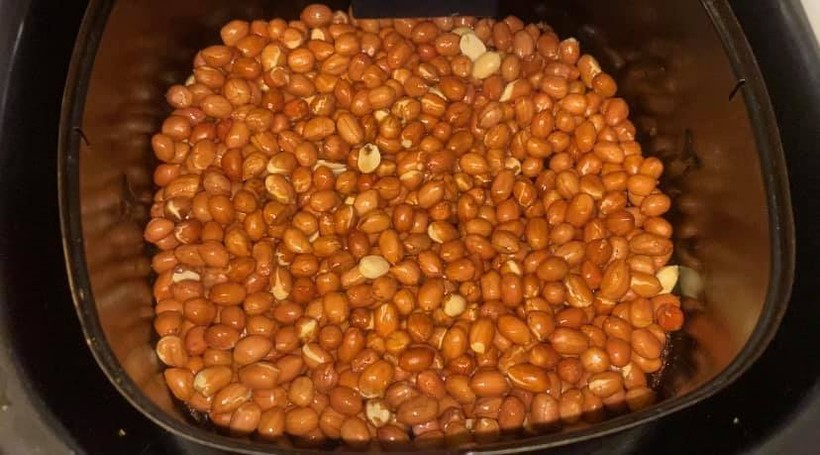 Cách làm đậu phộng rang bơ tỏi ớt thơm ngon nhâm nhi ngày Tết-1