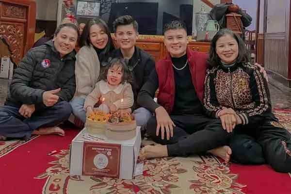 Quang Hải sa sút phong độ, thường xuyên phải ngồi dự bị ở Pháp, mẹ ruột và mẹ nuôi khéo động viên từ xa-7