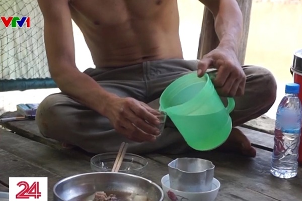 Cảnh báo ngộ độc rượu ngày Tết-2