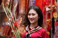 Người Hà Nội chen chúc chụp hình ở chợ hoa Hàng Lược