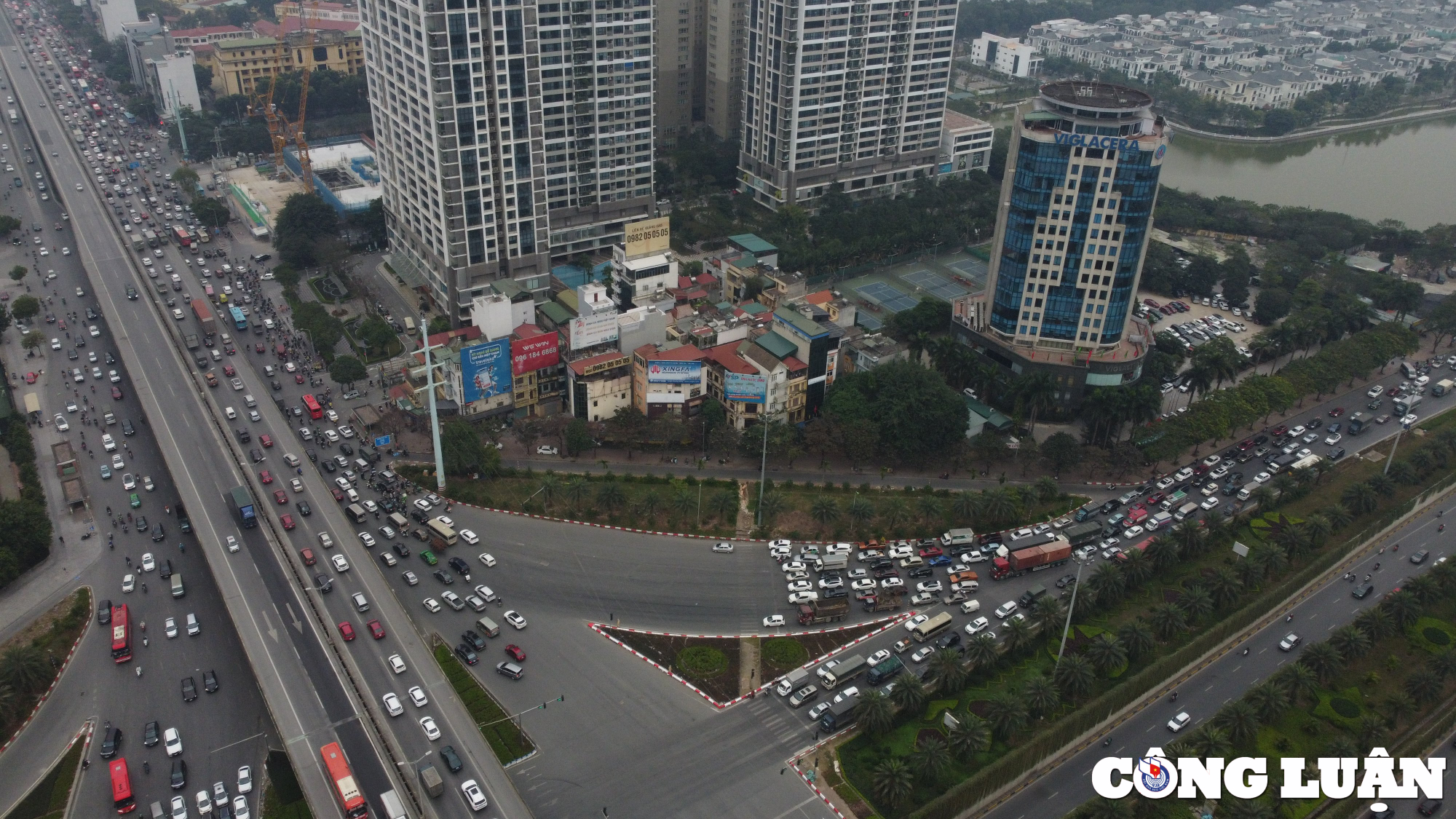 Người dân rời Thủ đô về quê ăn Tết, nhiều tuyến đường ùn tắc-1