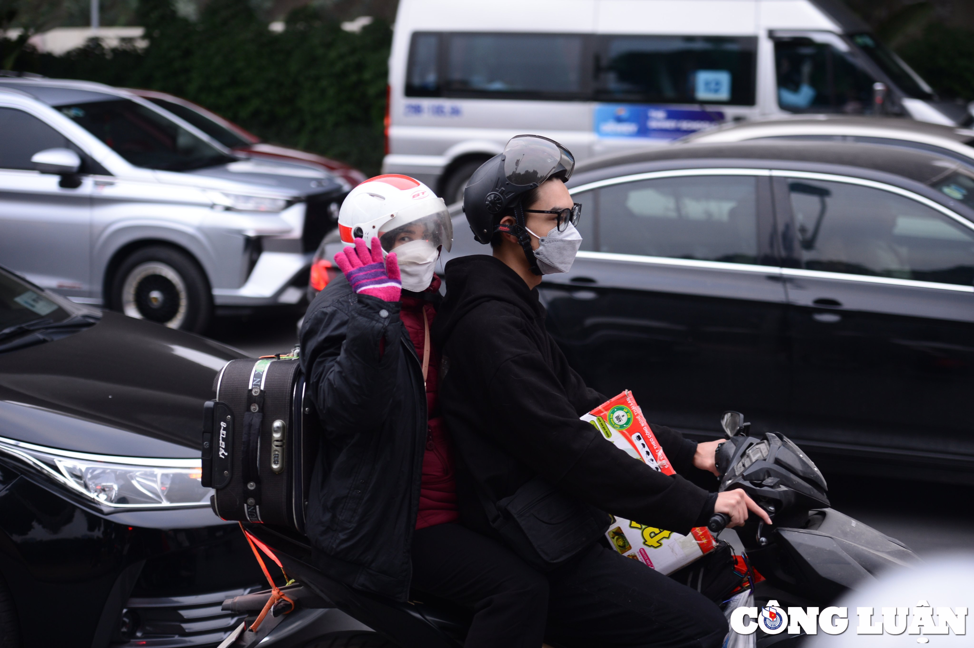 Người dân rời Thủ đô về quê ăn Tết, nhiều tuyến đường ùn tắc-10