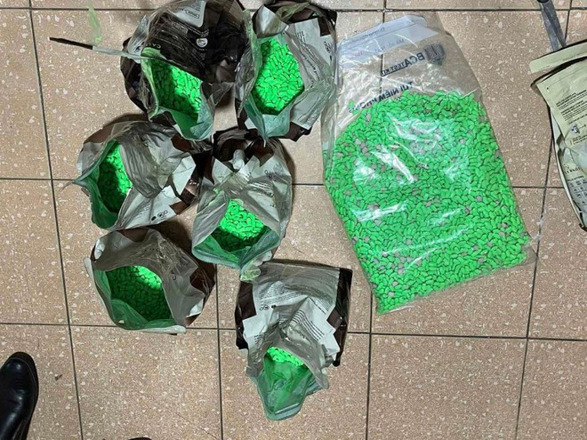 Hơn 150 kg ma tuý núp bóng kẹo Socola theo đường hàng không vào Việt Nam-1