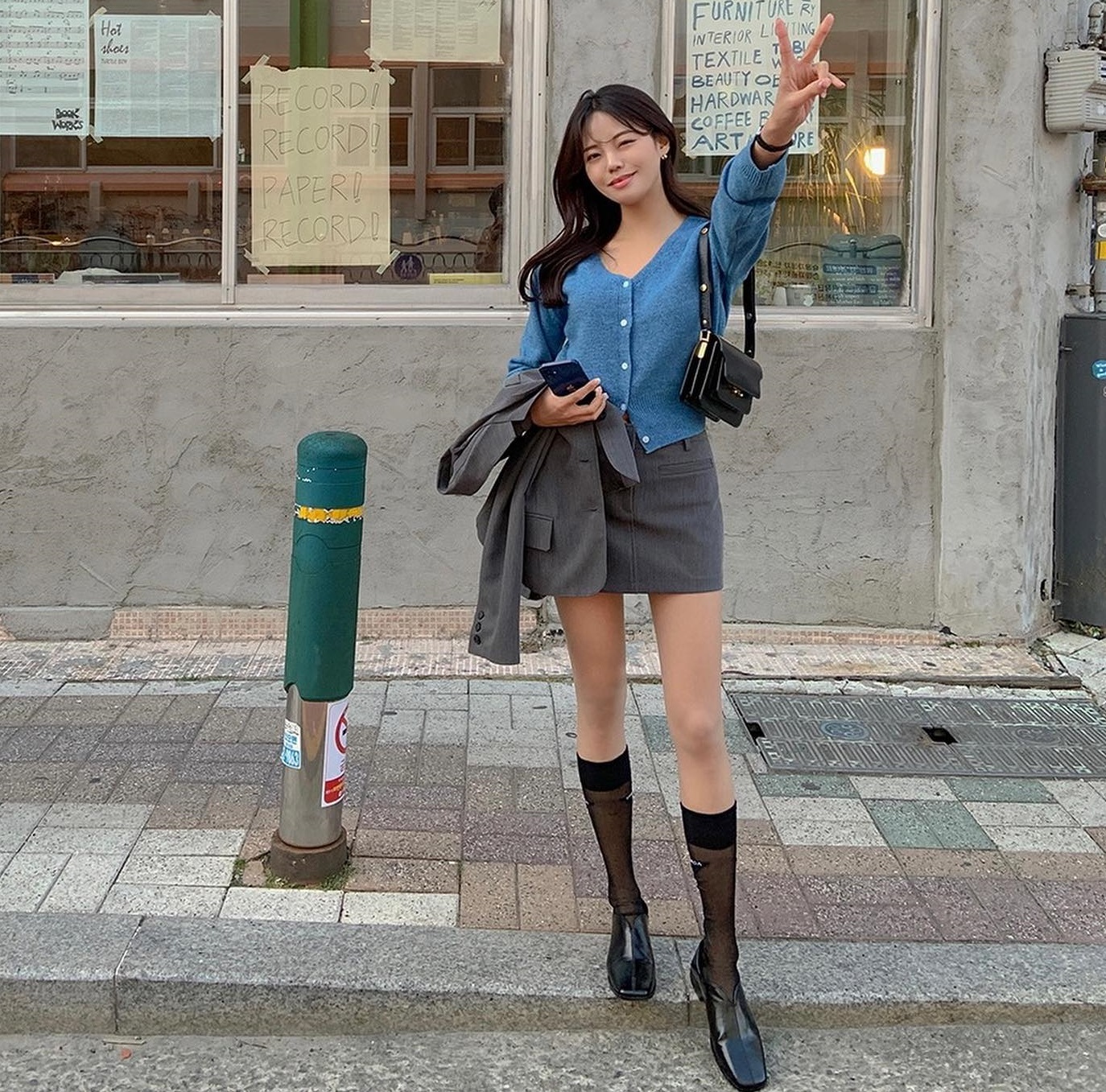 Ghim 10 cách diện chân váy ngắn trẻ xinh cho Tết-8