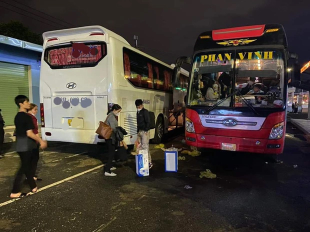 Đà Nẵng: Phát hiện xe khách 42 chỗ nhồi nhét 57 người-2