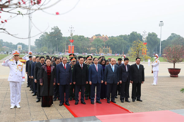 Lãnh đạo Đảng, Nhà nước và thành phố Hà Nội vào Lăng viếng Chủ tịch Hồ Chí Minh, tưởng niệm các Anh hùng liệt sĩ-2