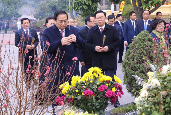 Lãnh đạo Đảng, Nhà nước và thành phố Hà Nội vào Lăng viếng Chủ tịch Hồ Chí Minh, tưởng niệm các Anh hùng liệt sĩ-3