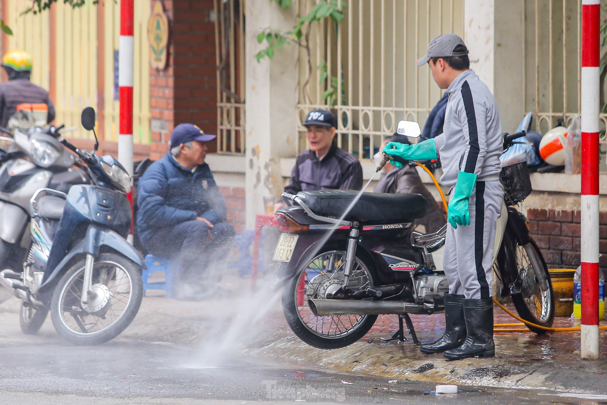 Giá tăng chóng mặt, dịch vụ rửa xe ‘hốt bạc’ dịp Tết-9