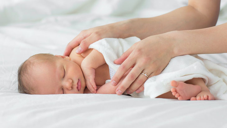 Có nên đánh thức trẻ sơ sinh dậy bú khi bé ngủ quá lâu, quá nhiều?-3