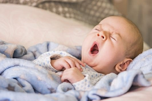 Có nên đánh thức trẻ sơ sinh dậy bú khi bé ngủ quá lâu, quá nhiều?-2