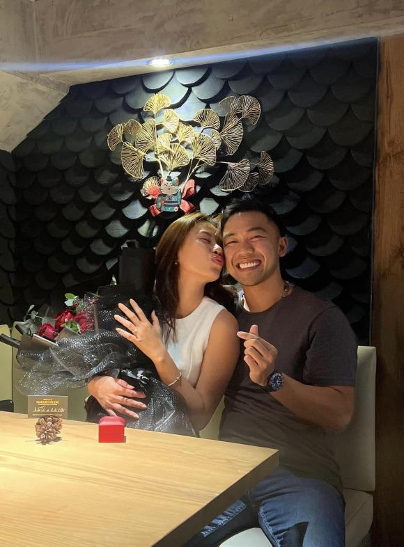 Tin hỷ ngày cận Tết: Á hậu Yến Nhi được bạn trai cầu hôn-1